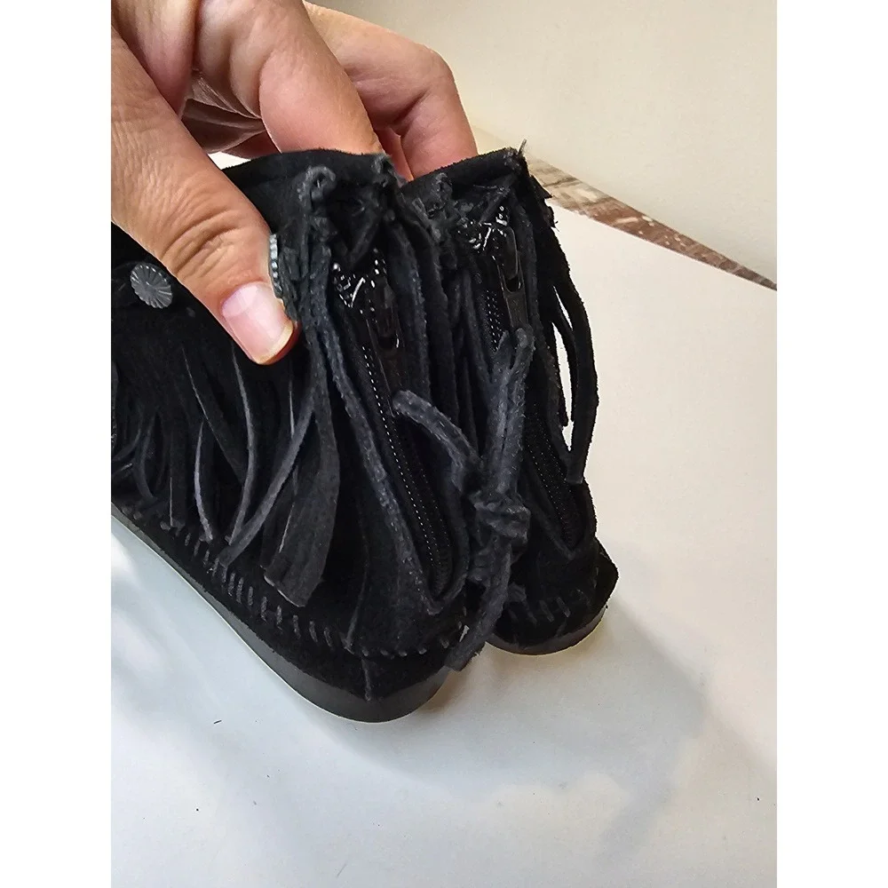 Minnetonka Black Suede Fringe Back Zip Moccasin Ankle Boots Concho Button Womens